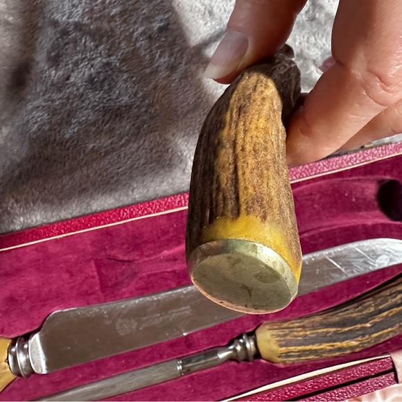 Old Sheffield Stag Horn Carving Set with Nickel Silver end caps. - Picture 4 of 10